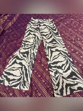 🦓 Zebra Print Wide-Leg Women's Pants - cream & grey 🦓